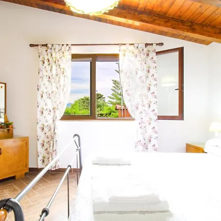 La Casa Di Lina - Capo D'orlando, Casa Con Ampio Giardino Capo dʼOrlando