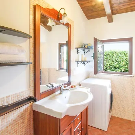 Hébergement de vacances La Casa Di Lina - Capo D'orlando, Casa Con Ampio Giardino Capo dʼOrlando