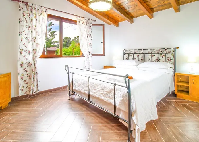 Feriehus La Casa Di Lina - Capo D'orlando, Casa Con Ampio Giardino